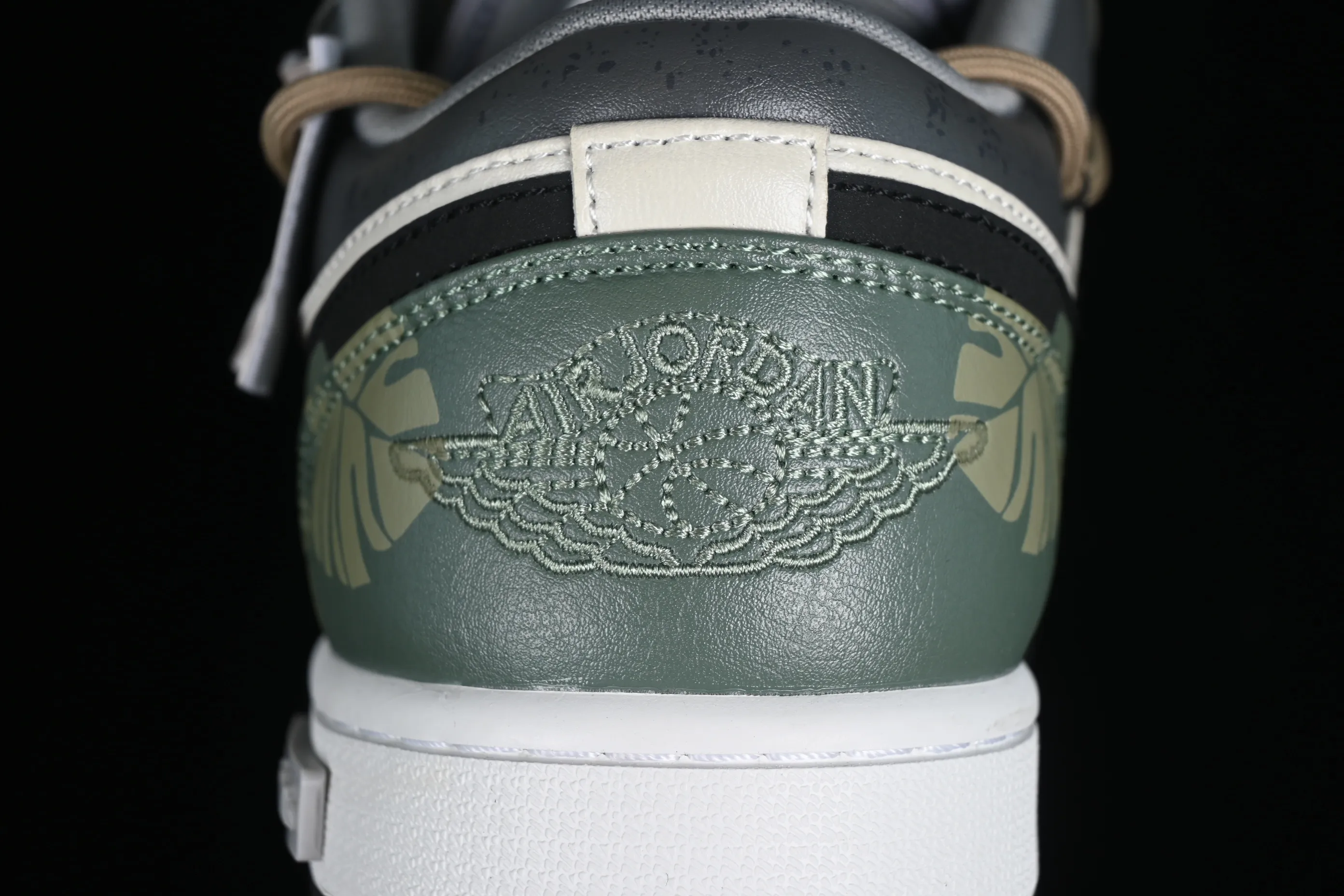 All categories Air Jordan Jordan series basketball shoes Air Jordan 1 Low High-end customized low-top sneakers Air Jordan 1 Low AJ1 Joe 1 customized model Panda Prank Jungle Crossing Green Field Floating Abyss Low-top cultural and casual sneakers 553558-040